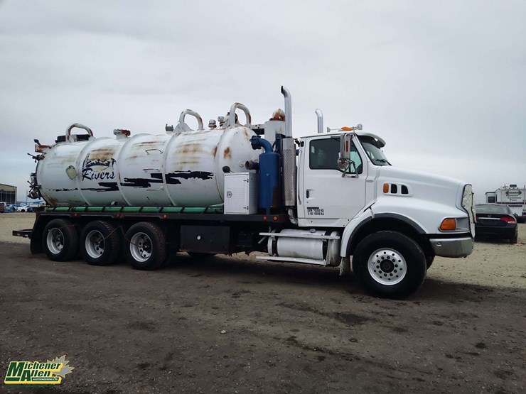 2005-sterling-lt9500-image-12