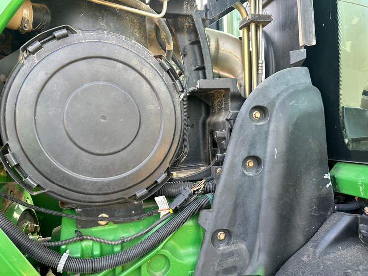 2010-john-deere-8295r-image-40
