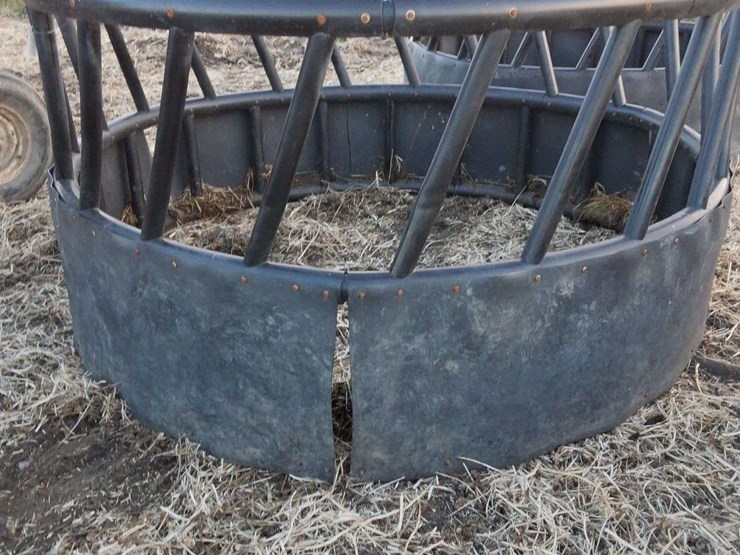 heavy-duty-poly-round-bale-feeder-image-1