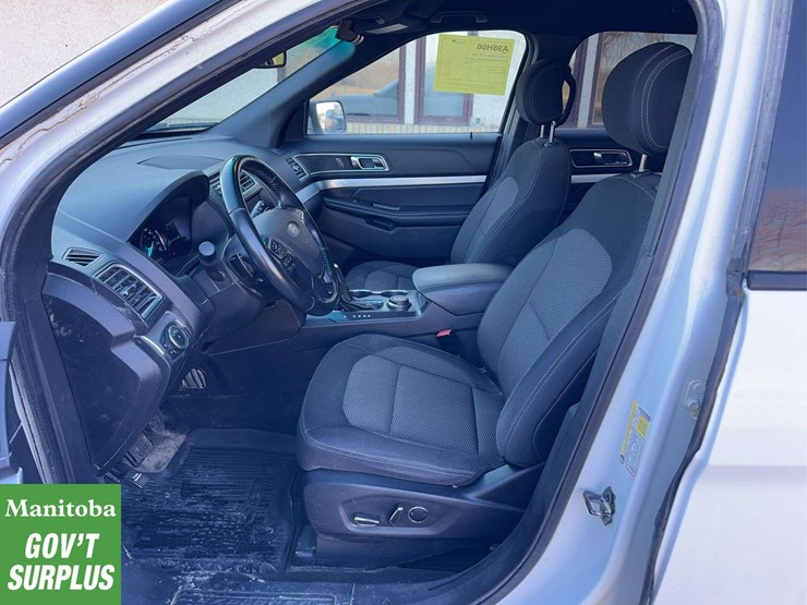 2017-ford-explorer-image-19