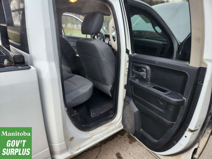 2014-dodge-1500-image-34