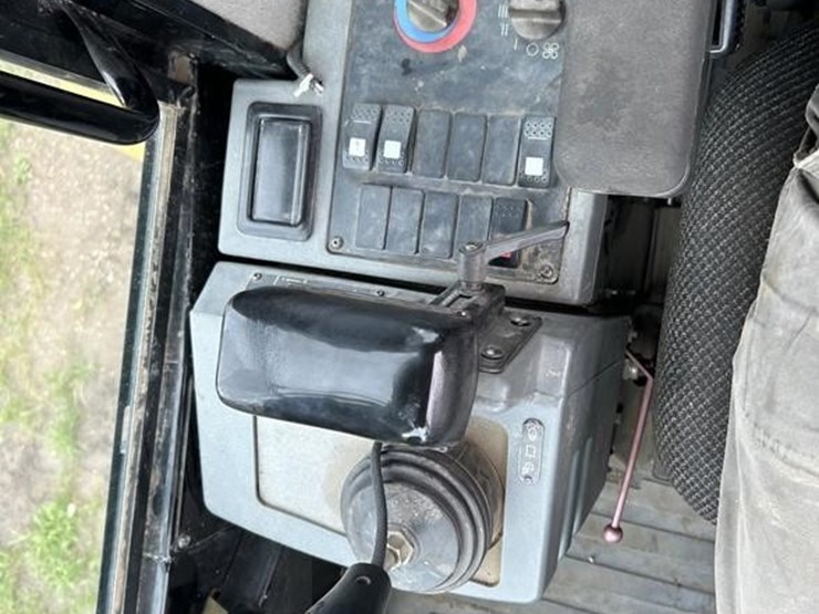 2004-caterpillar-938g-image-32