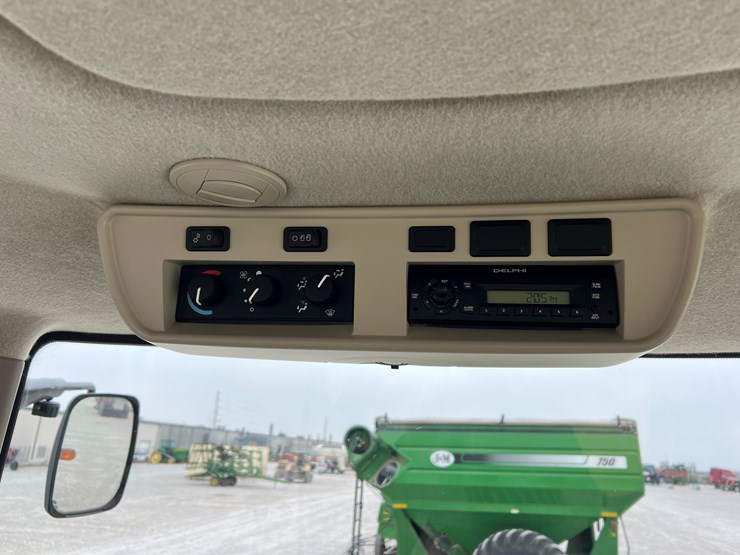 john-deere-8285r-image-15