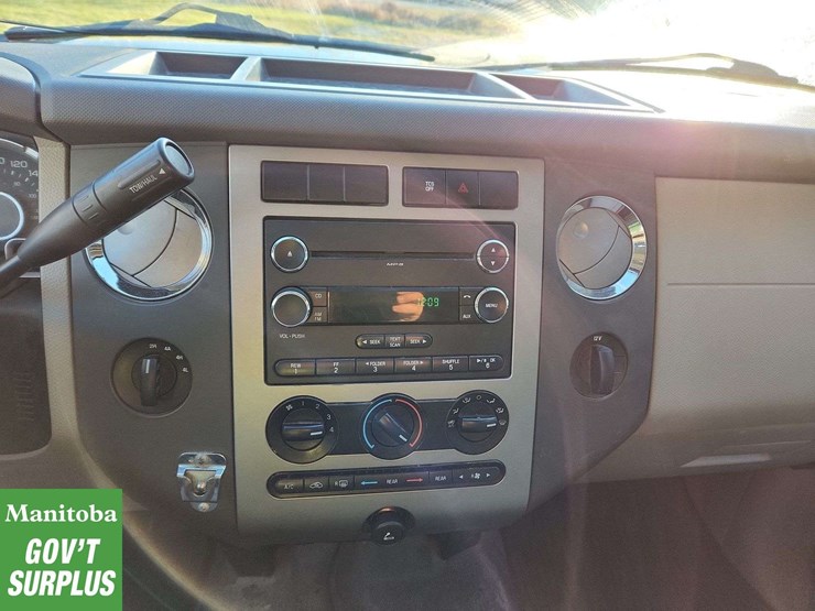 2014-ford-expedition-image-28