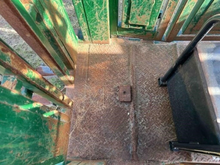 arrowquip-cp-1050-hydraulic-squeeze-chute-image-17