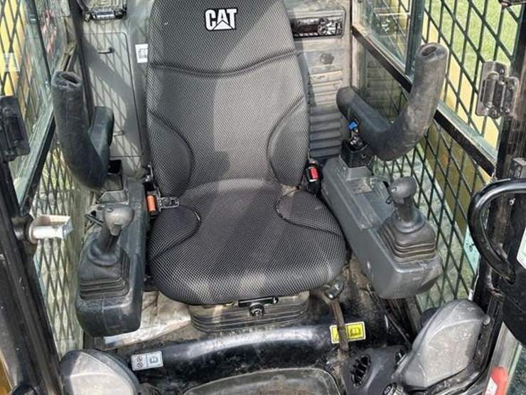 2019-caterpillar-262d3-image-29