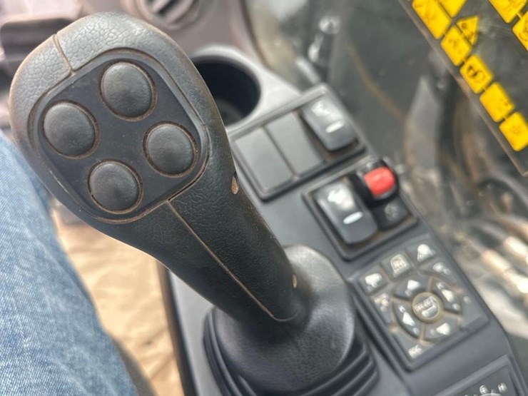 2021-volvo-ecr145el-image-26