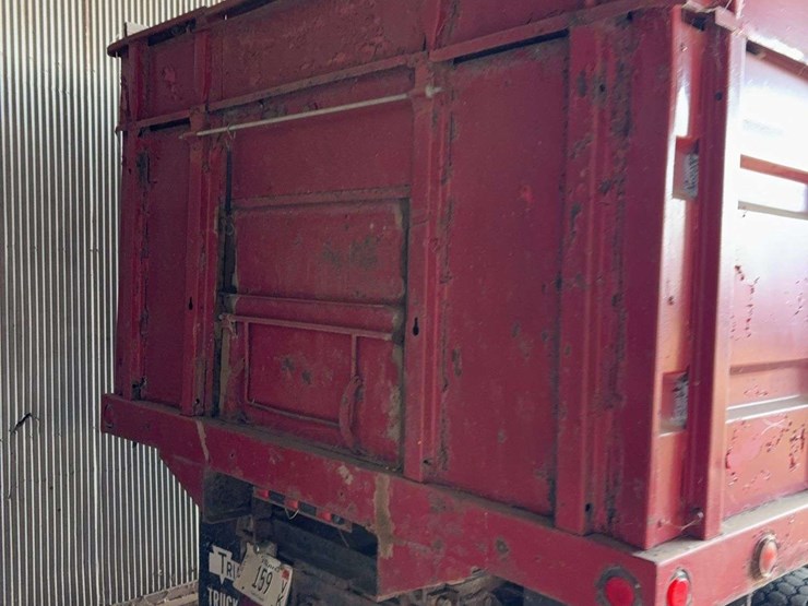 1974-ford-9000-image-5