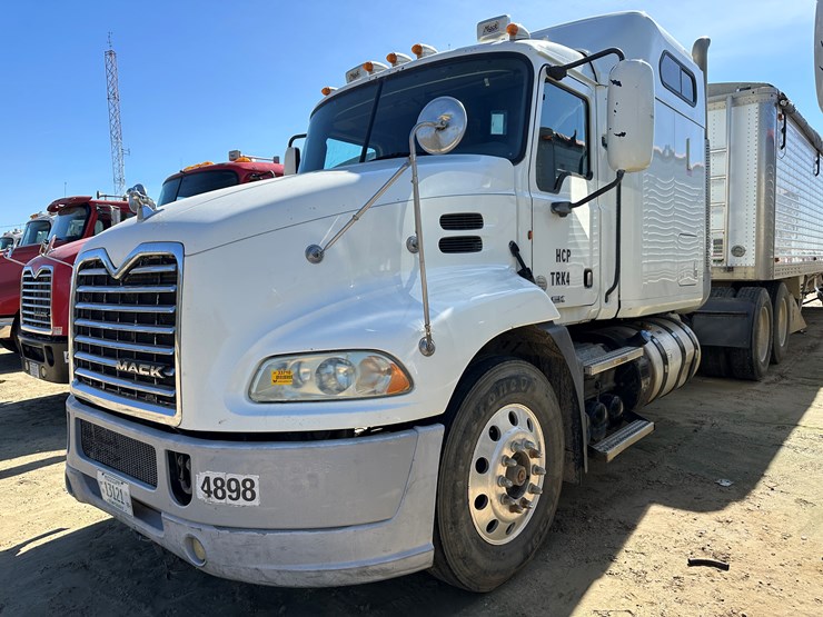 #33710-•-2011-mack-cxu-t/a-sleeper-truck-tractor-1m1aw09y3bm013638-image-1