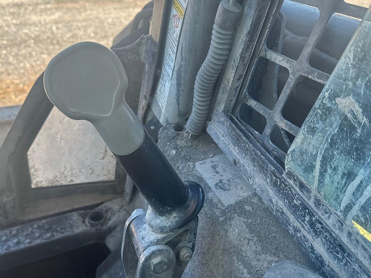 new-holland-l175-image-16