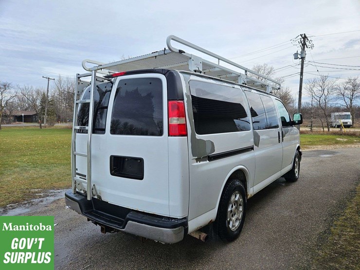 2011-chevrolet-express-1500-image-6