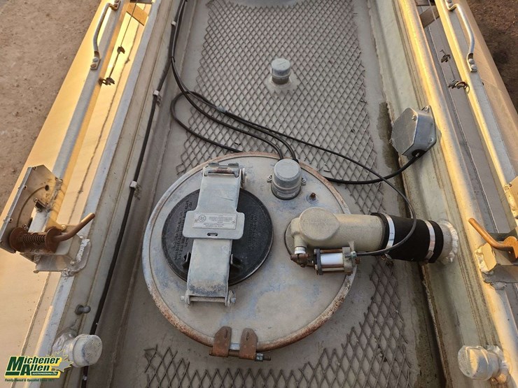 2002-sterling-lt9500-image-35