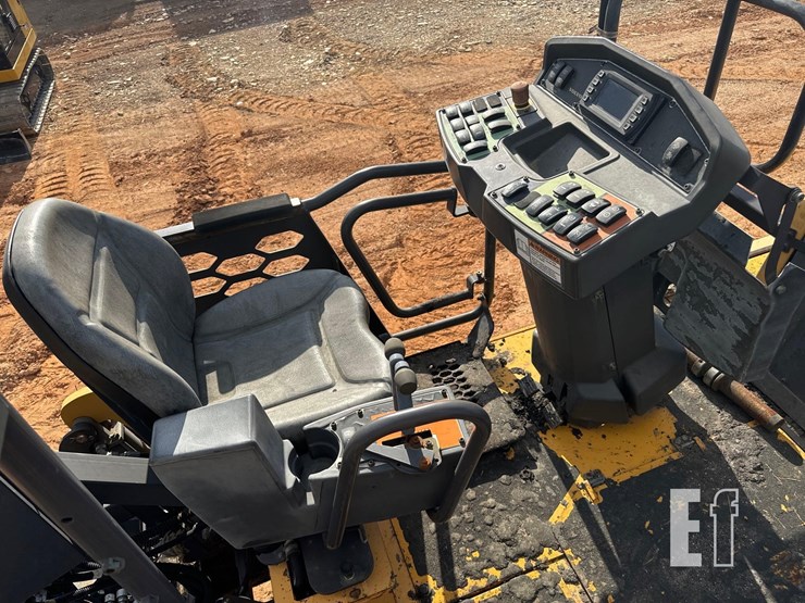 2018-volvo-p7110b-image-23