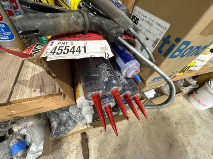 contents-of-shelf-sealants,-caulking,-cleaners-image-2