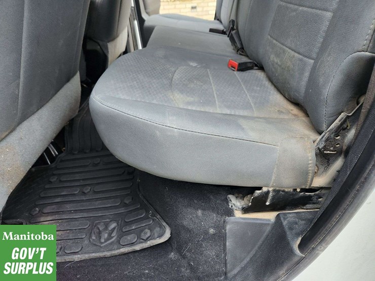 2014-dodge-1500-image-30