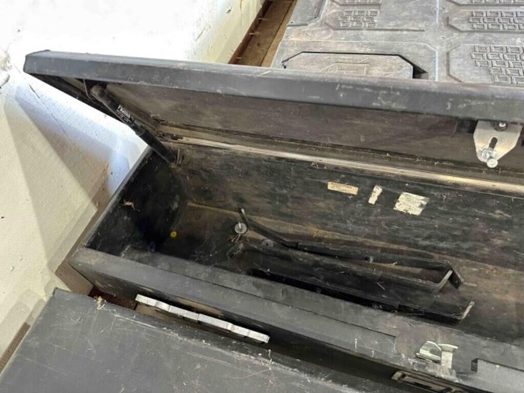 2--4'-deezee-metal-truck-storage-boxes-image-3