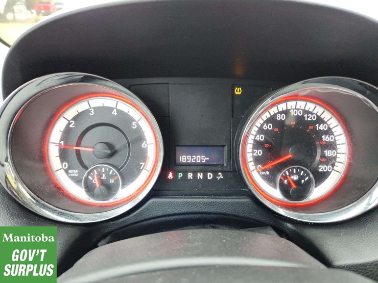 2015-dodge-grand-caravan-image-25