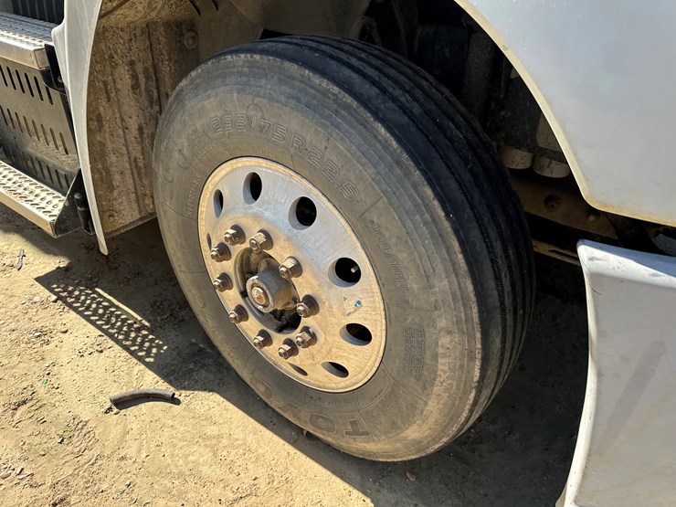 #33712-•-2011-mack-cxu-t/a-sleeper-truck-tractor-1m1aw09y5bm013138-image-10