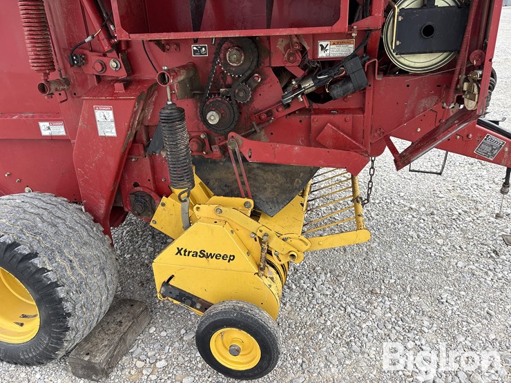 2005-new-holland-br780-image-17