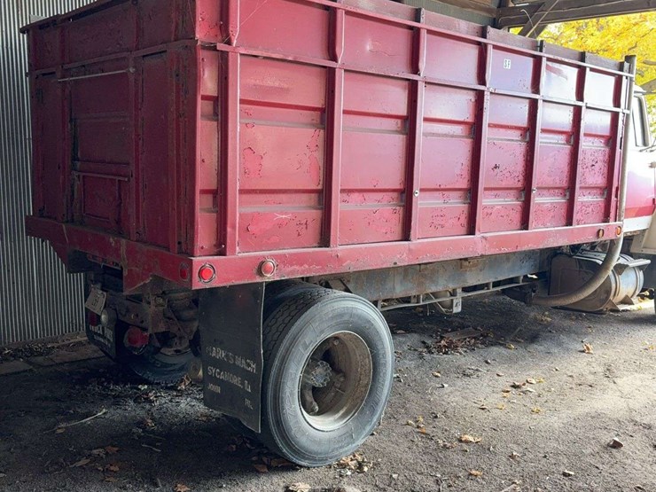 1974-ford-9000-image-4