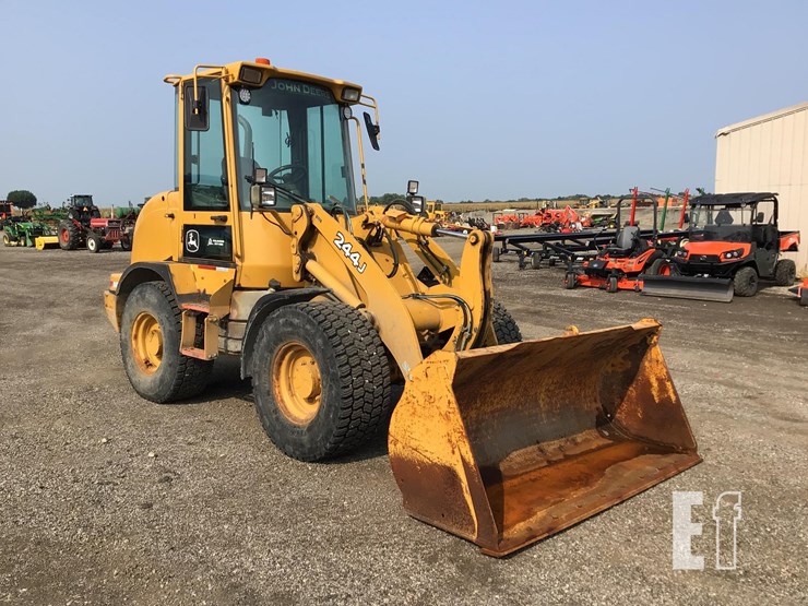 2007-deere-244j-image-3