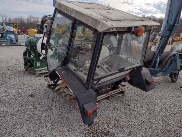 new-holland-3930-tractor-cab-(qea-6446)-image-7