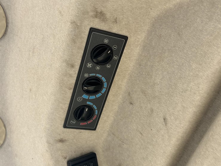 2014-challenger-mt585d-image-67