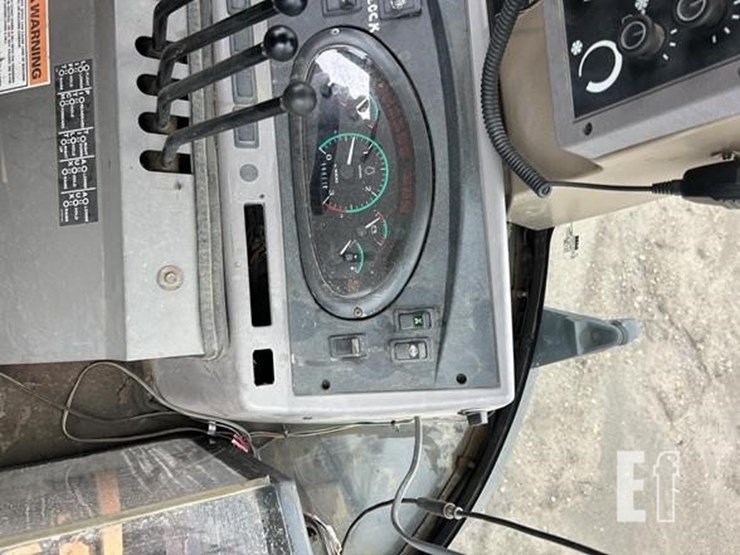 2000-case-570m-xt-image-44