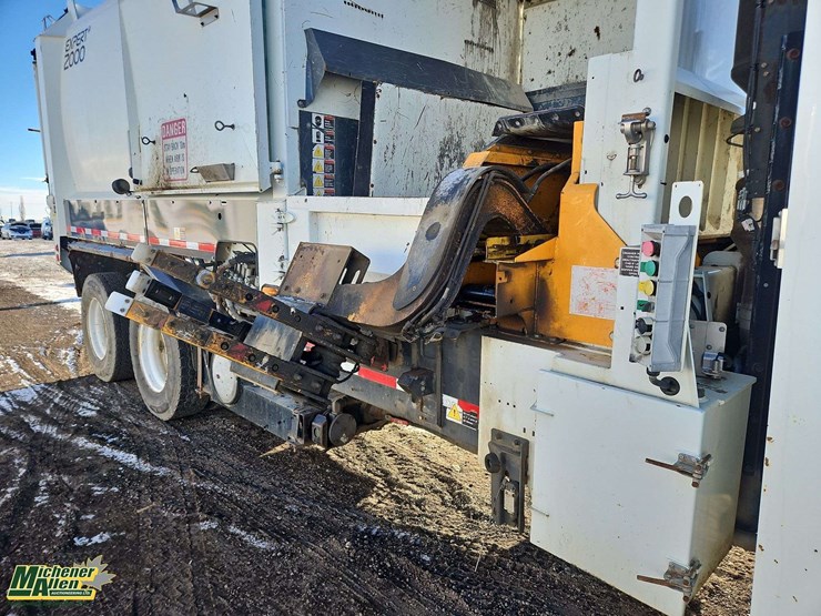 2009-international-workstar-7400-image-34