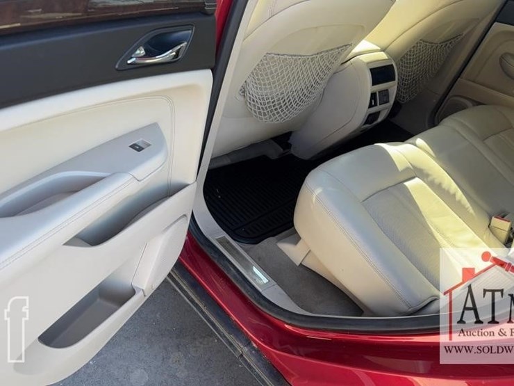 2010-cadillac-srx-image-13