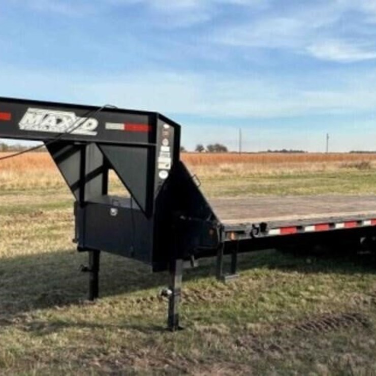 2016 Maxey 26’ Gooseneck Flatbed Trailer