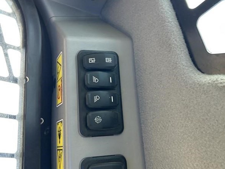 2019-caterpillar-262d3-image-26