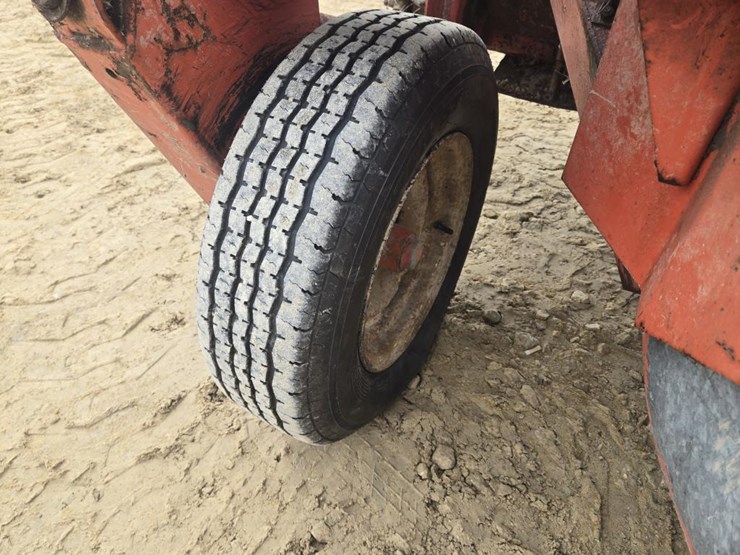 hesston-1010-image-7