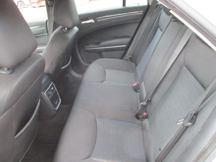 2021-chrysler-300-sedan,-image-8