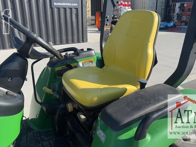 2004-john-deere-3120-image-11