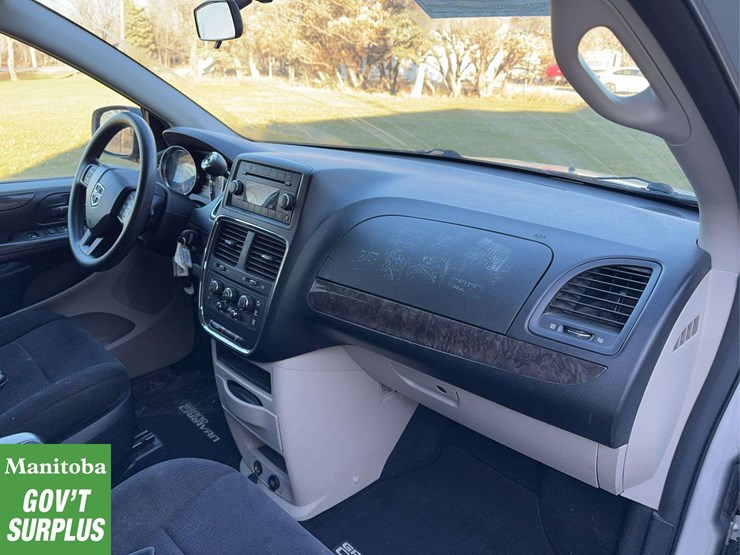 2011-dodge-grand-caravan-se-image-28