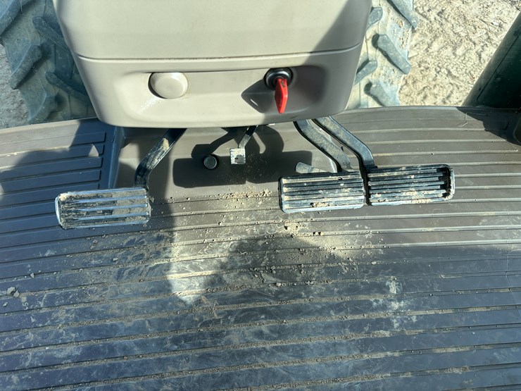 2013-john-deere-8285r-image-57