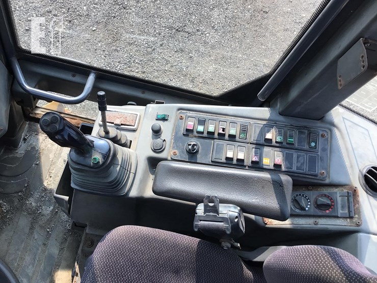 2007-deere-244j-image-20