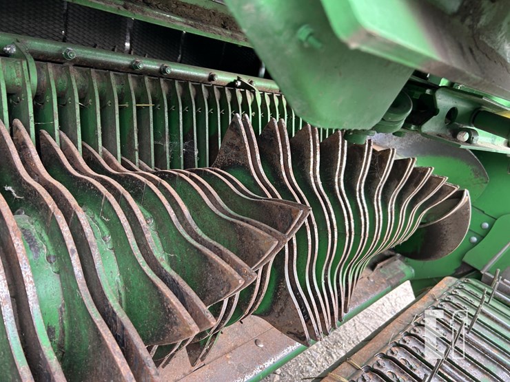 2018-john-deere-560m-image-13