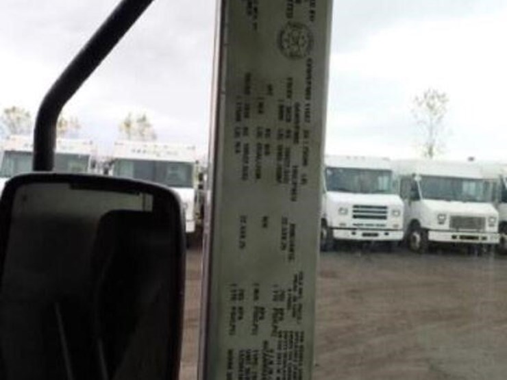 2013-freightliner-mt55-image-18