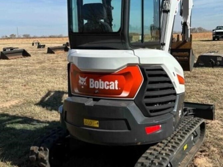 5802024-bobcat-e38-mini-excavator-image-3