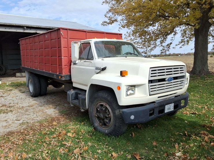 1989-ford-700-image-5