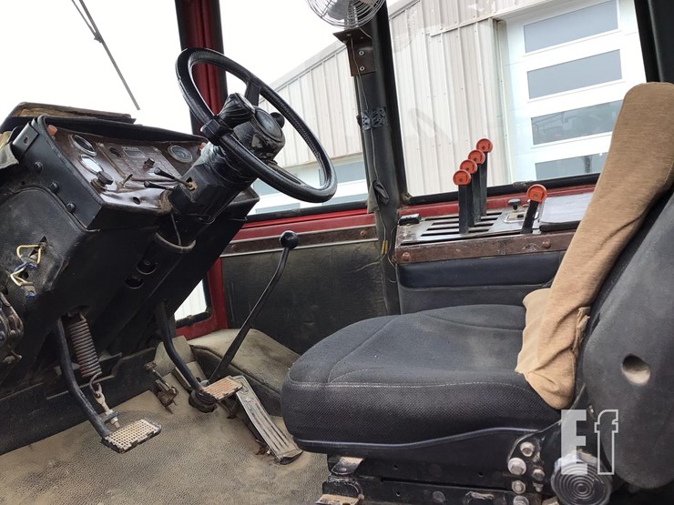 1983-versatile-835-image-11