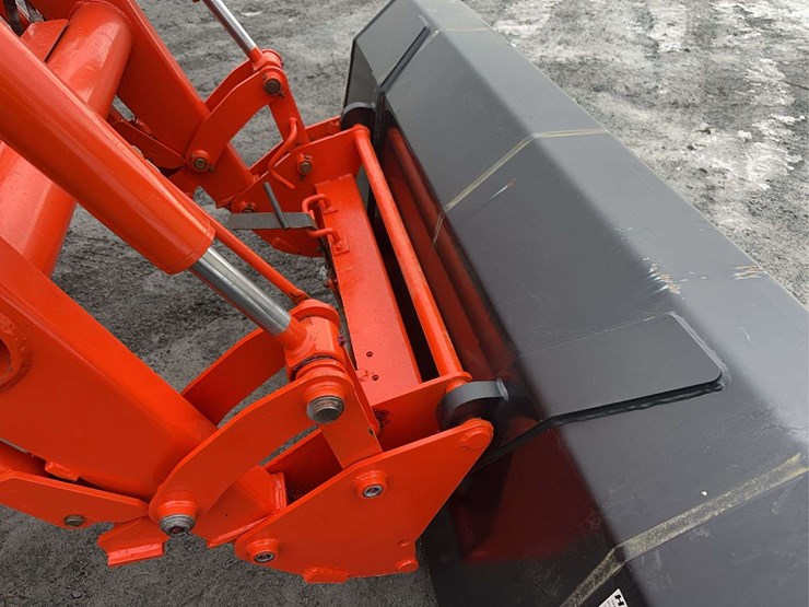 2010-kubota-m7040-image-13