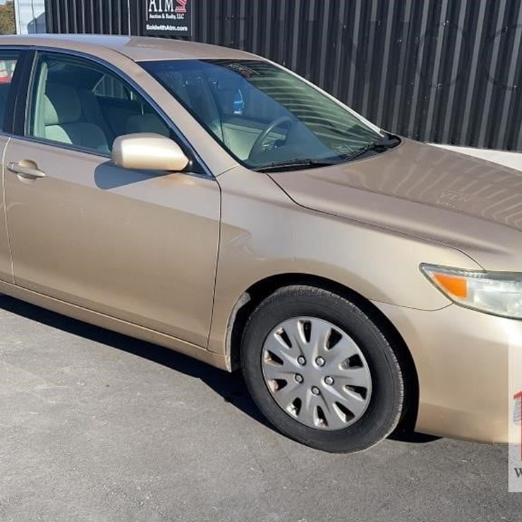 2010 TOYOTA CAMRY LE
