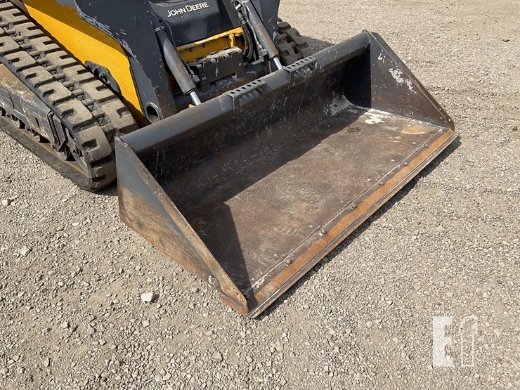 2015-deere-319e-image-9