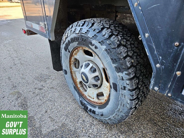 2012-chevrolet-silverado-2500hd-image-13