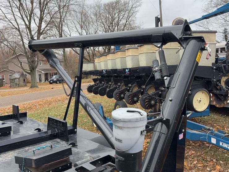 eazy-load-seed-system-seed-tender,-2-box,-electric-start,-honda-gx160-engine-poly-auger,-tandem-axle-image-12