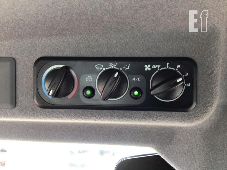 2015-kubota-m7060-image-18