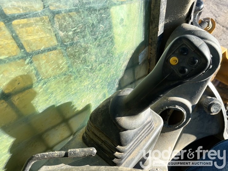 2019-caterpillar-279d3-image-25